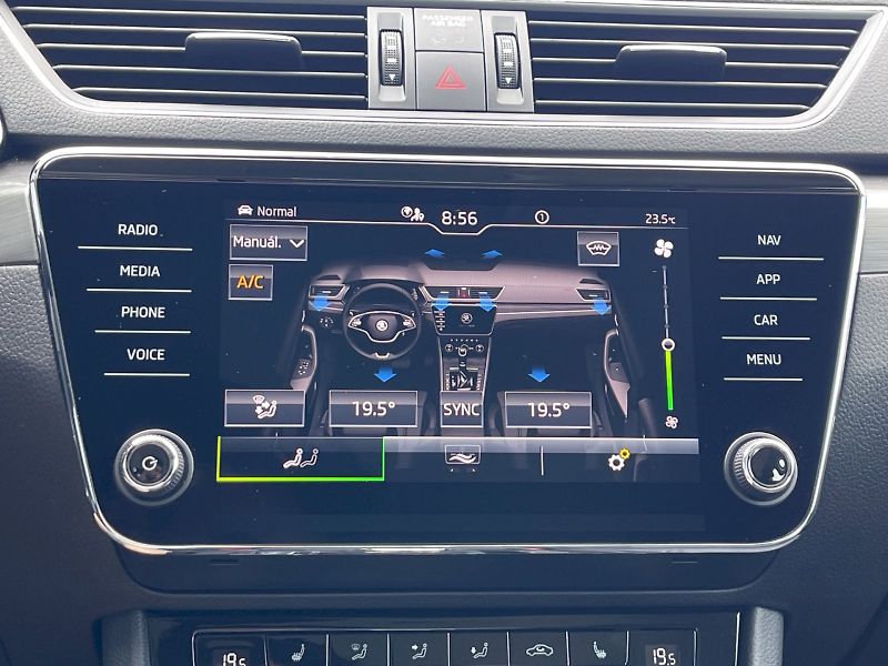 Škoda Superb (2021) 2.0 TDI 147 kW DSG 4x4 Style P - fotka 20 z 35