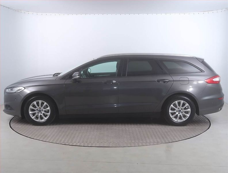 Ford Mondeo (2018) Titanium 2.0 TDCI, Navi - fotka 3 z 17