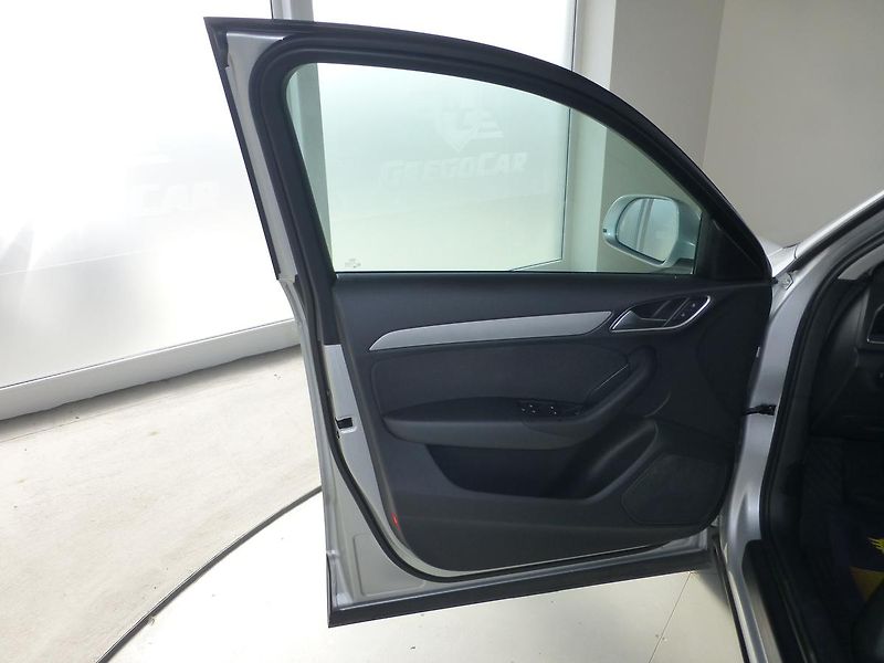 Audi Q3 (2012) 2,0TSI-125KW*NAVI**PARK.S**4X4 - fotka 9 z 26