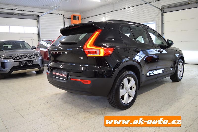 Volvo XC40 T2 MOMENTUM AUTOMAT-DPH - fotka 6 z 50