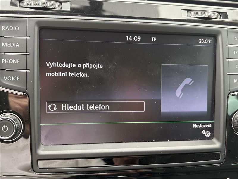 Volkswagen Golf 2,0 TDi 110kW Xen,Pano,Nez.Top - fotka 17 z 41