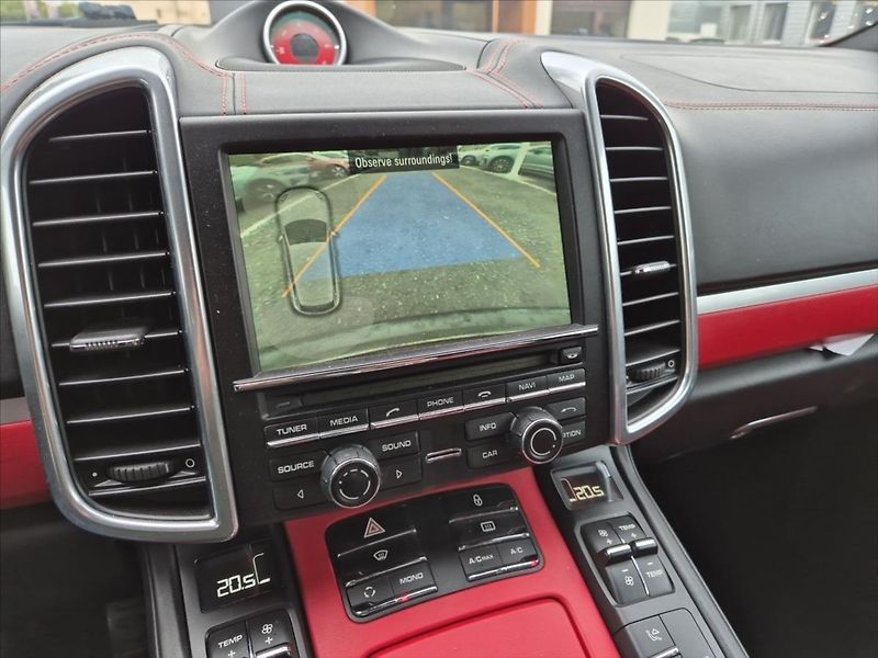Porsche Cayenne 3,0 TDi Individual - fotka 16 z 18