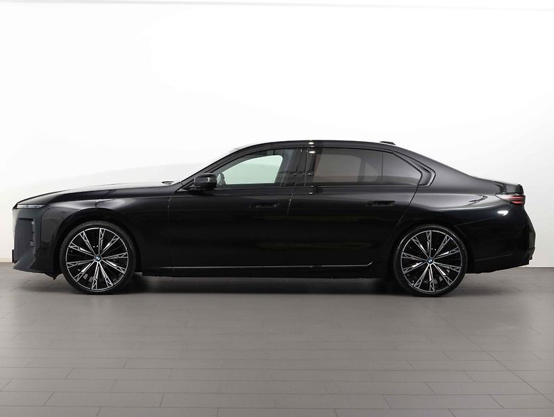 BMW Řada 7 740 xDrive Sedan - fotka 3 z 21