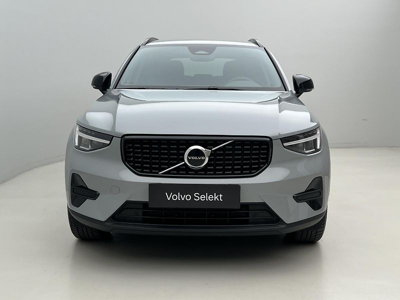Volvo XC40 B3 DARK PLUS AUT CZ 1. maj. - fotka 14 z 45