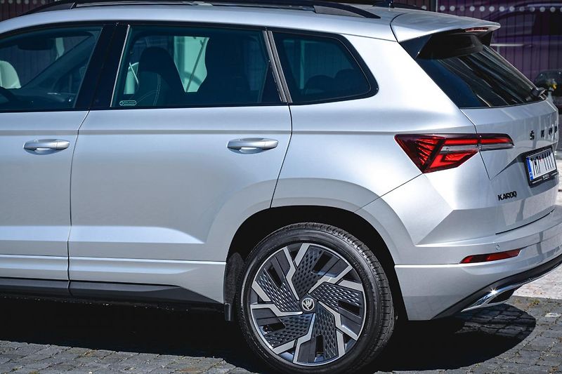 Škoda Karoq 2,0Tdi Exclusive 7ST DSG 4x4 Z - fotka 15 z 33