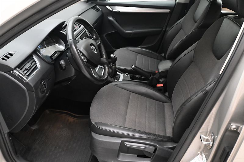 Škoda Octavia 2,0 TDI 110kW Elegance Tažné V - fotka 13 z 30