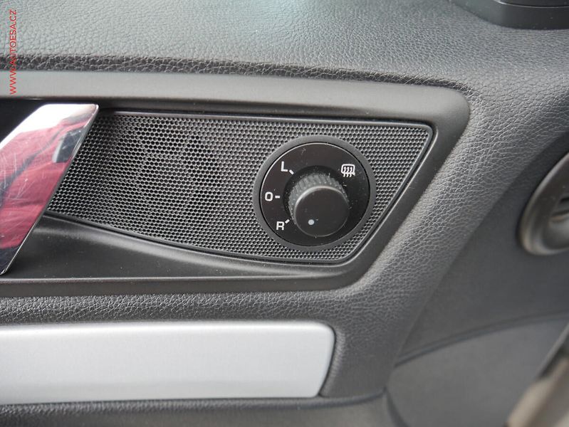 Škoda Octavia (2009) 1.6 MPi, Ambiente, TZ - fotka 14 z 19