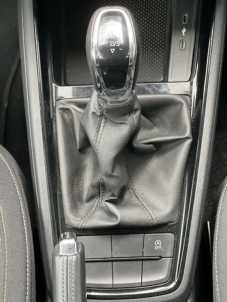 Škoda Kamiq 1.0TSi 81kw KAMERA TAŽNÉ ALU - fotka 24 z 46
