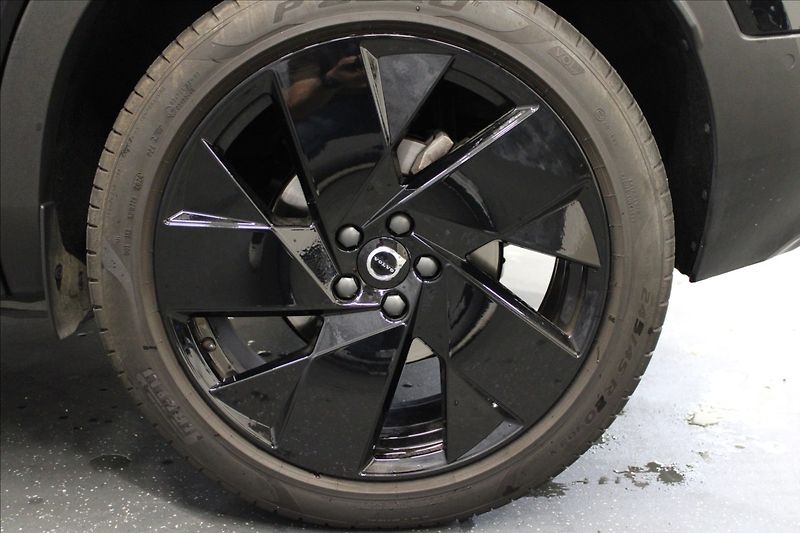 Volvo XC40 2,0 B4 Black REZERVOVÁNO - fotka 24 z 24