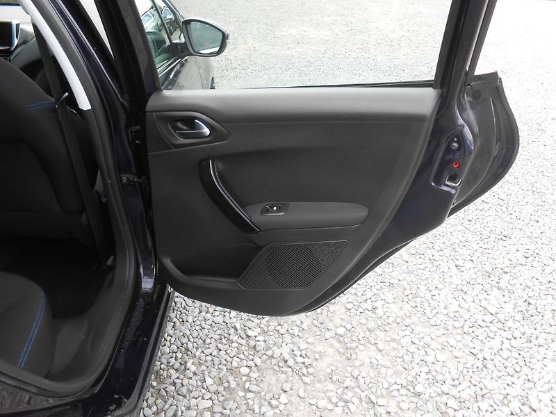 Peugeot 208 NAVIGACE,CHROM,LED!! - fotka 21 z 42
