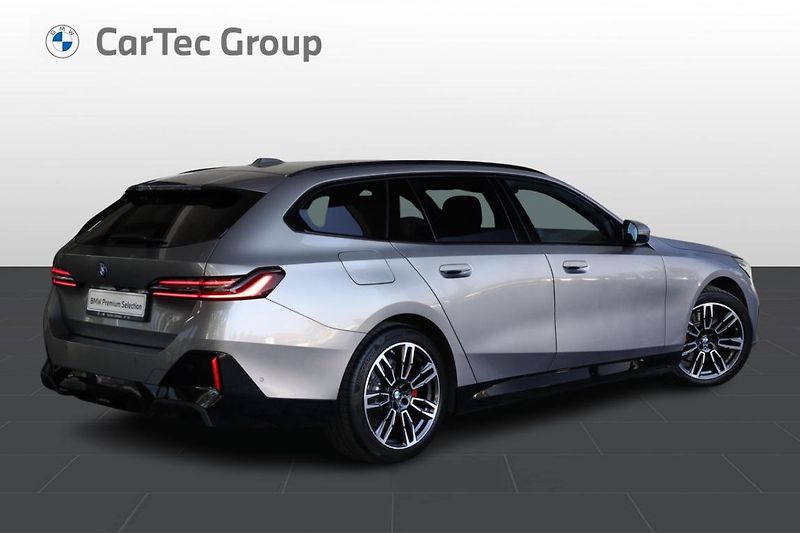 BMW Řada 5 530e xDrive Touring - fotka 3 z 32