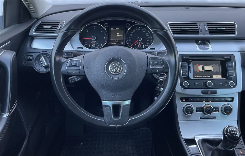 Volkswagen Passat 2,0 TDi,103kW,HIGHLINE,STK 7/2 - fotka 14 z 26