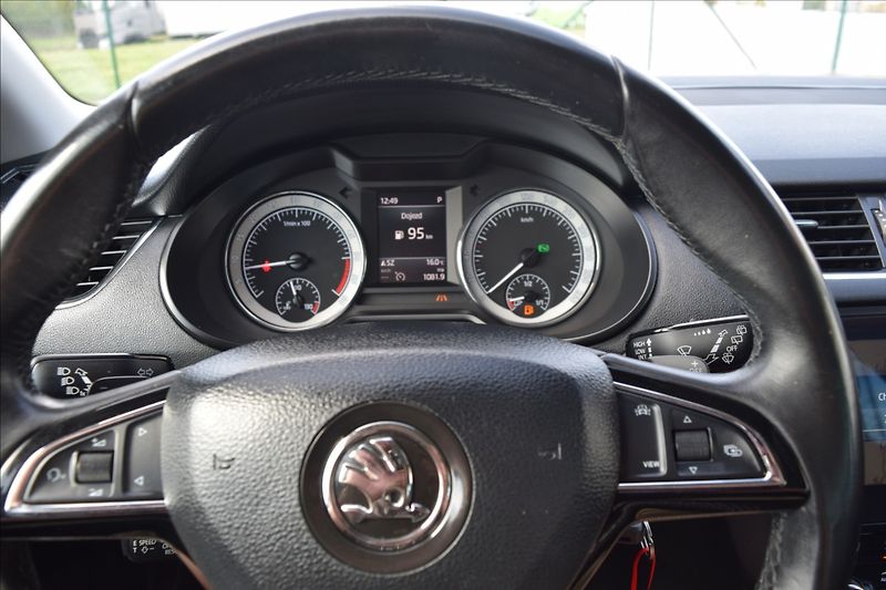 Škoda Octavia 2,0 TDI 110KW DSG NAVIGACE ALU - fotka 25 z 47