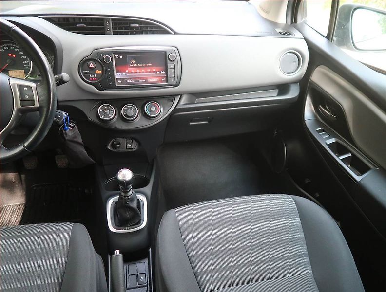 Toyota Yaris (2017) 1.33 Dual VVT-i, Serv.kniha - fotka 8 z 12