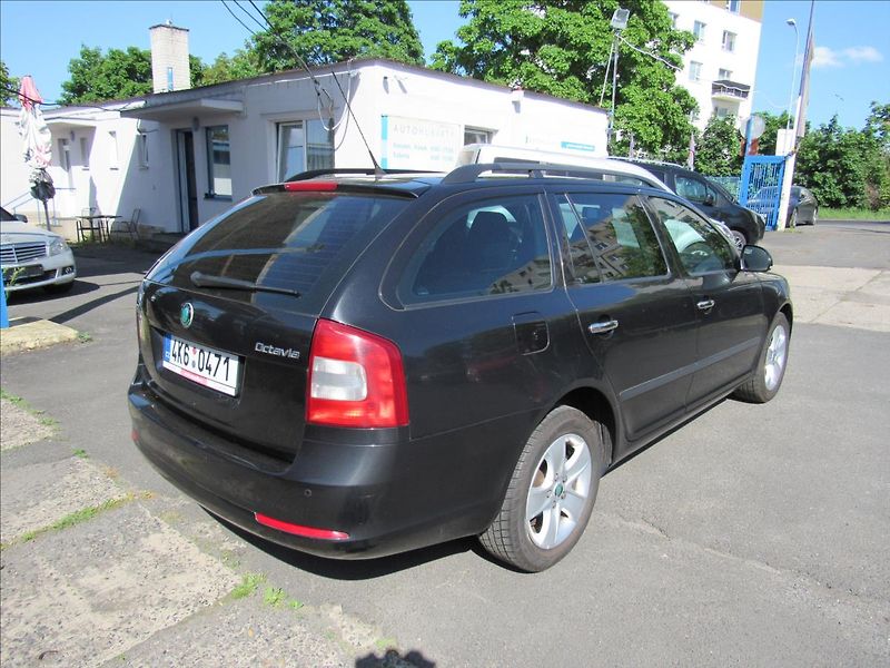 Škoda Octavia 1,6 TDI 77kW Combi - fotka 6 z 27