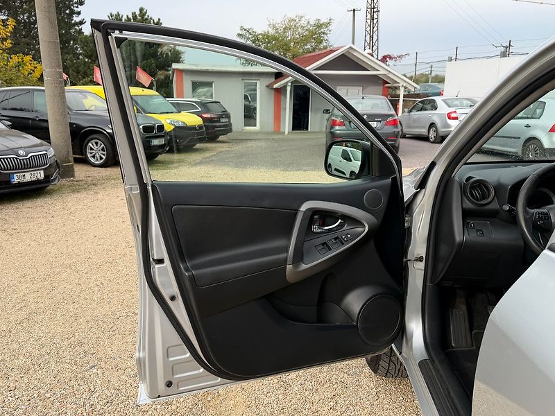 Toyota RAV4 2.2 D-CAT 110KW*4X4*71.TIS KM* - fotka 12 z 28
