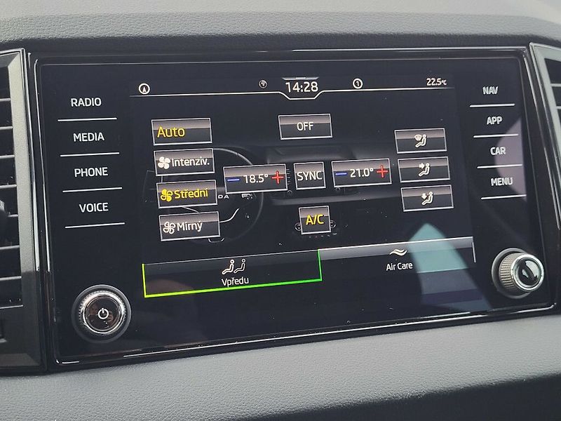 Škoda Karoq Classic 1,5TSI 110kW - fotka 22 z 27
