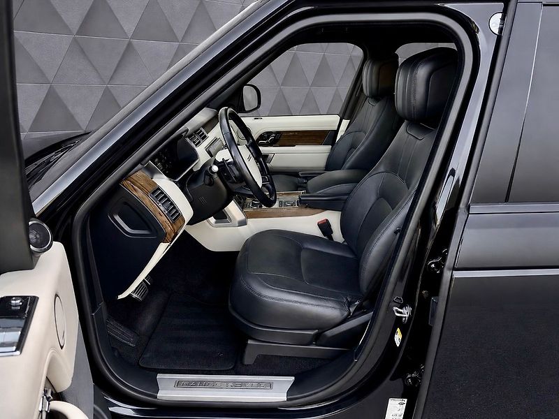 Land Rover Range Rover 4.4 SDV8 VOGUE, PANORAMA, VZDU - fotka 10 z 32