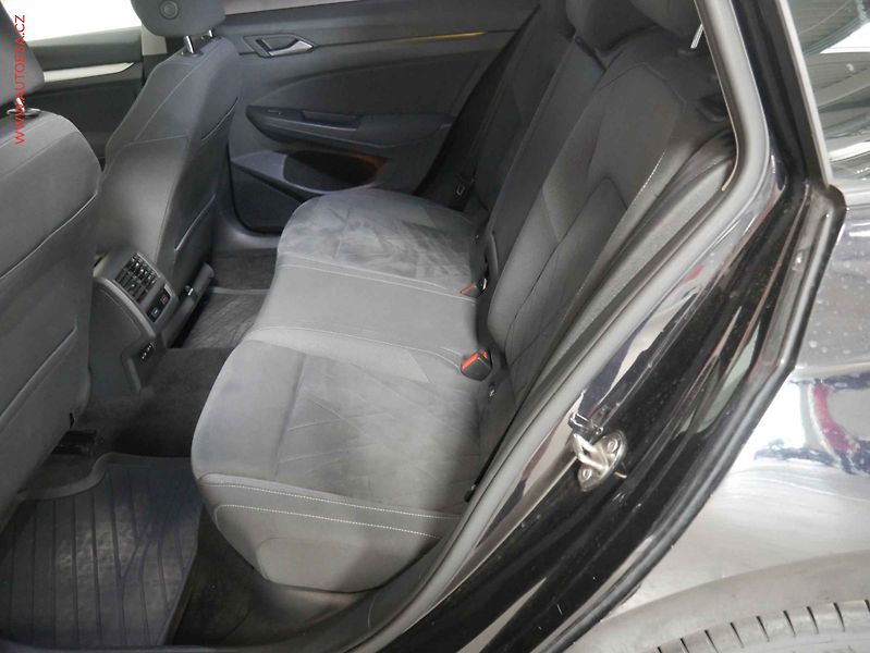 Volkswagen Golf (2020) 2.0 TDi, ČR, Life - fotka 10 z 23
