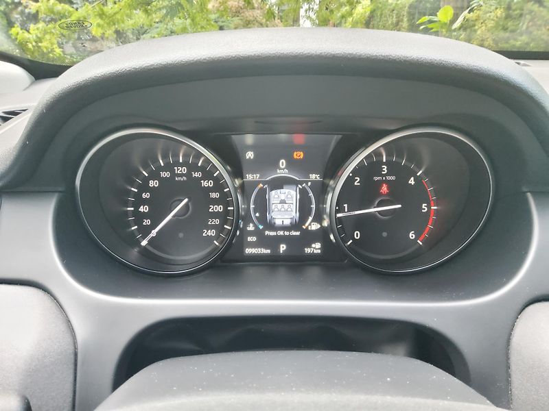 Land Rover Discovery Sport (2018) 2.0 TD4 AWD 110kW AT - fotka 15 z 19