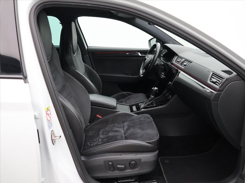 Škoda Superb 2.0 TSI 206kW DSG Sportline - fotka 13 z 30