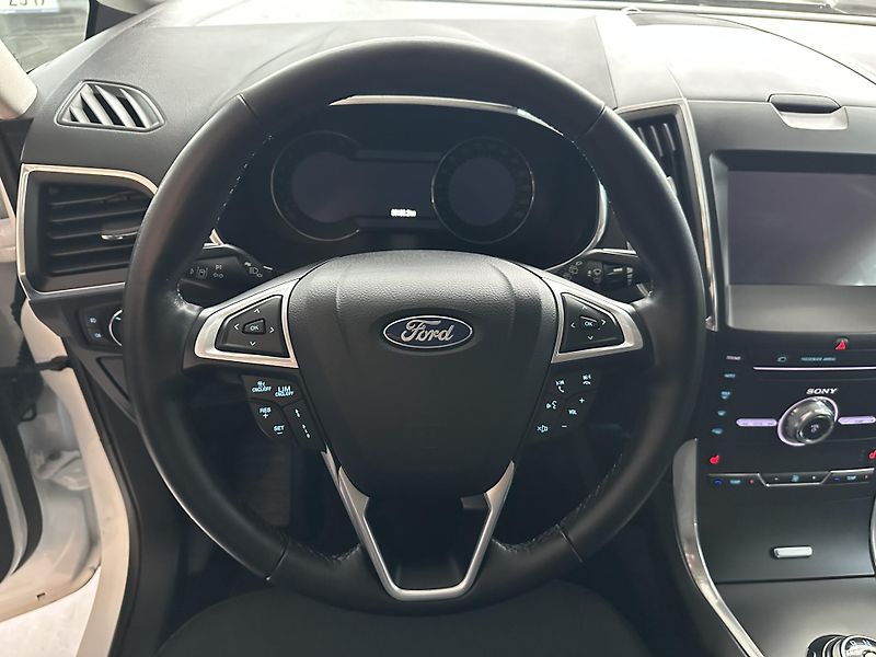 Ford Galaxy Titanium 2.5i HEV 190k aut. - fotka 15 z 33