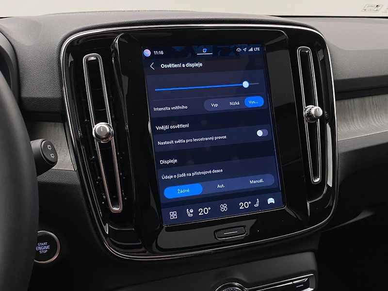 Volvo XC40 B4 DARK ULTIMATE AUT CZ - fotka 50 z 56