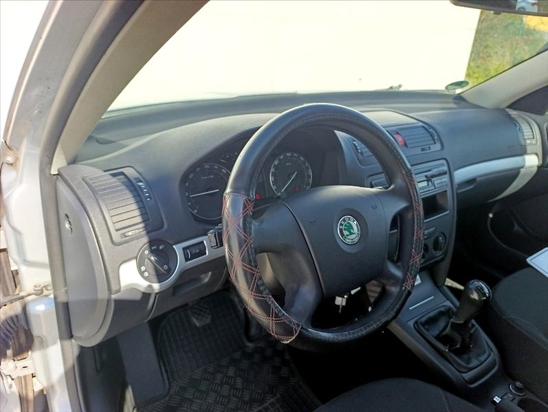 Škoda Octavia 1,9 TDi Klima Tažné Tempomat - fotka 13 z 29