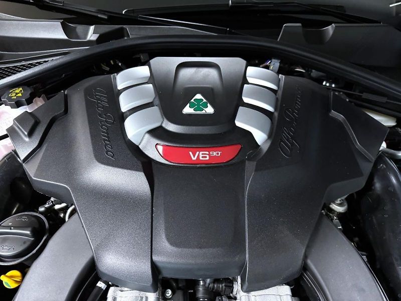 Alfa Romeo Giulia (2026) 2.9 V6 BiTurbo 520k QV Carbon - fotka 8 z 26