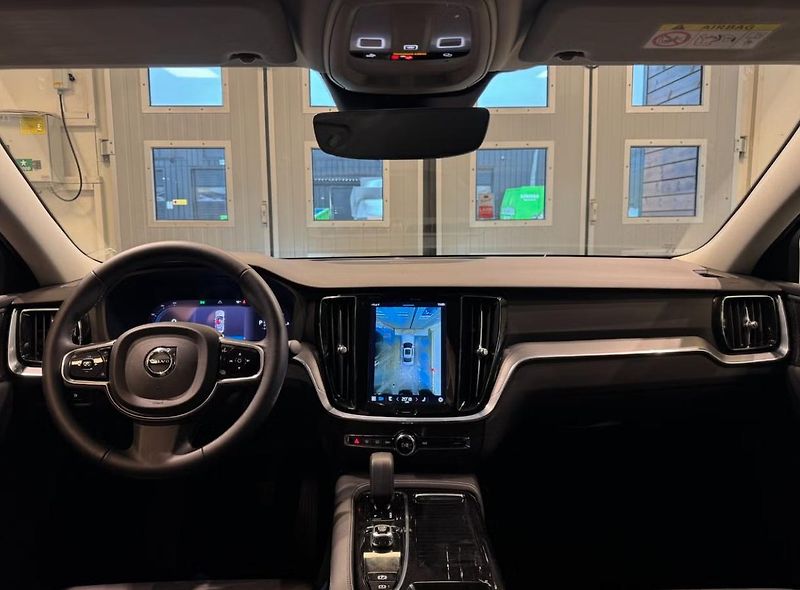 Volvo S60 Recharge T8 AWD 360k BLIS Kůže - fotka 5 z 26