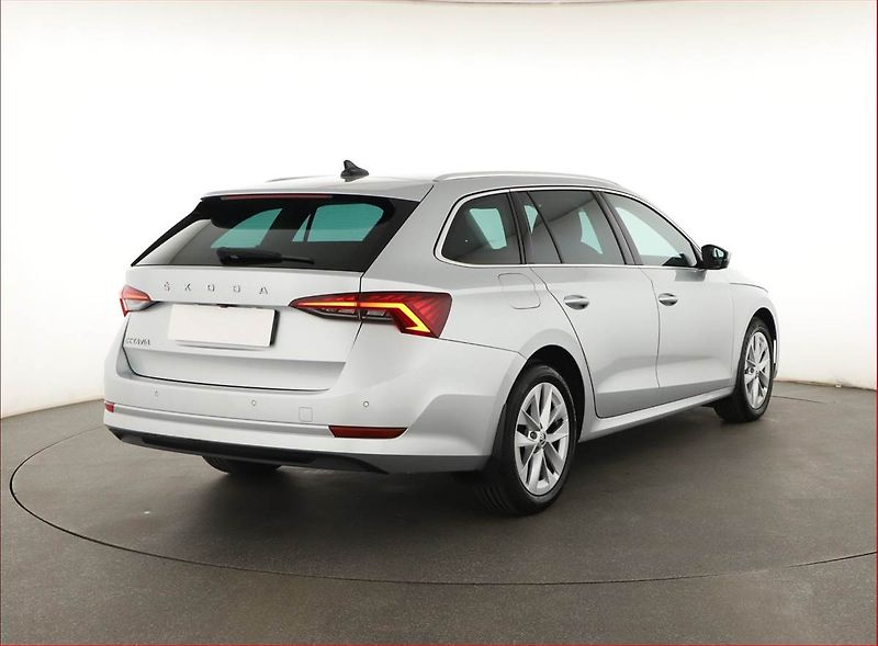Škoda Octavia (2022) Style 1.5 TSI, ČR,1.maj - fotka 5 z 20