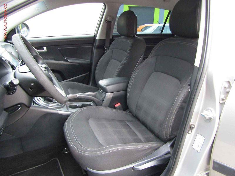 Kia Sportage (2011) 1.7CRDi, 2.maj,ČR, AC, tažné - fotka 9 z 18