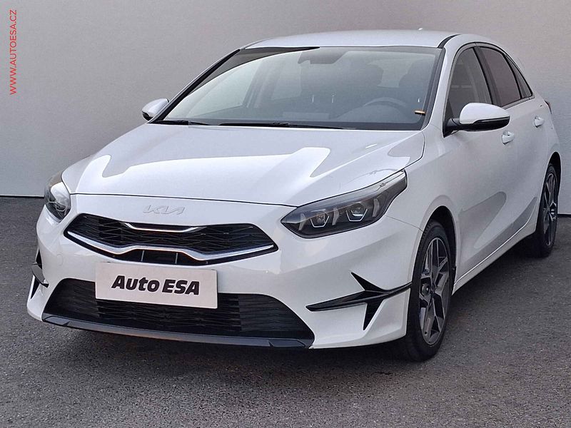 Kia Ceed (2022) 1.5T-GDi, 1.maj,ČR, Navigace - fotka 3 z 17