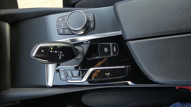 BMW Řada 5 550i xDrive M Sport - fotka 17 z 26