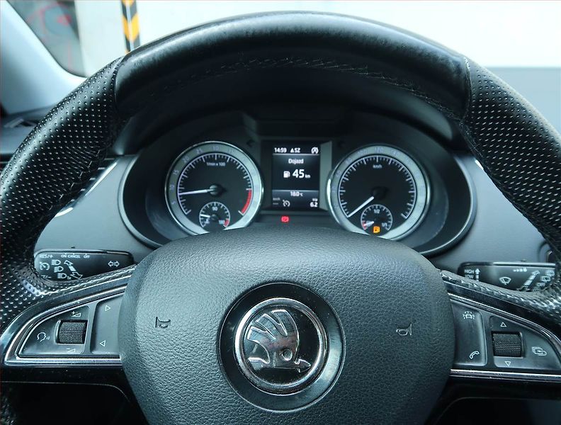 Škoda Octavia (2017) 1.6 TDI, Navi, Tempomat - fotka 16 z 17