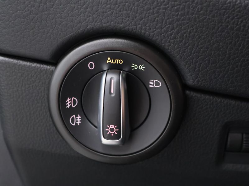 Volkswagen Multivan 2,0 TDI 150kW Highline LED - fotka 18 z 36