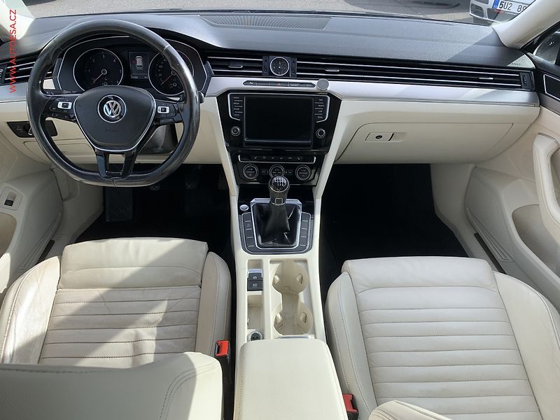 Volkswagen Passat (2015) 2.0 TDi, Highline, LED, navi - fotka 8 z 20