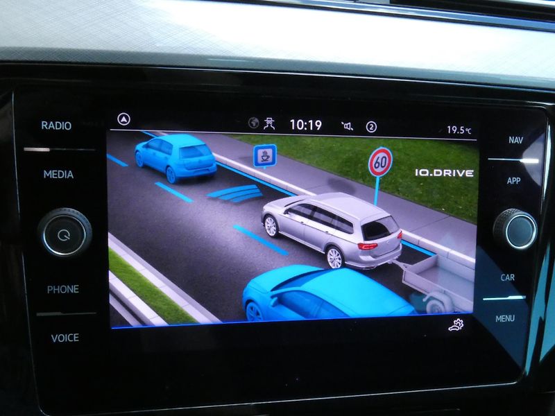 Volkswagen Passat Variant Business 2.0 TDI DSG - fotka 29 z 30