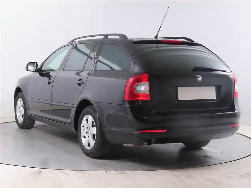 Škoda Octavia (2010) 1.2 TSI, Xenony, Tempomat - fotka 4 z 15