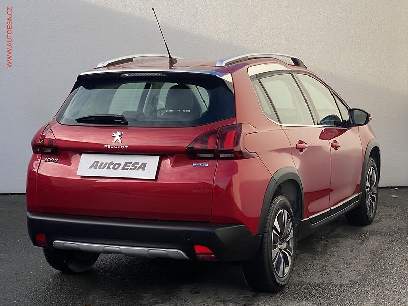 Peugeot 2008 (2016) 1.2PT, Allure, AT, navi - fotka 4 z 18