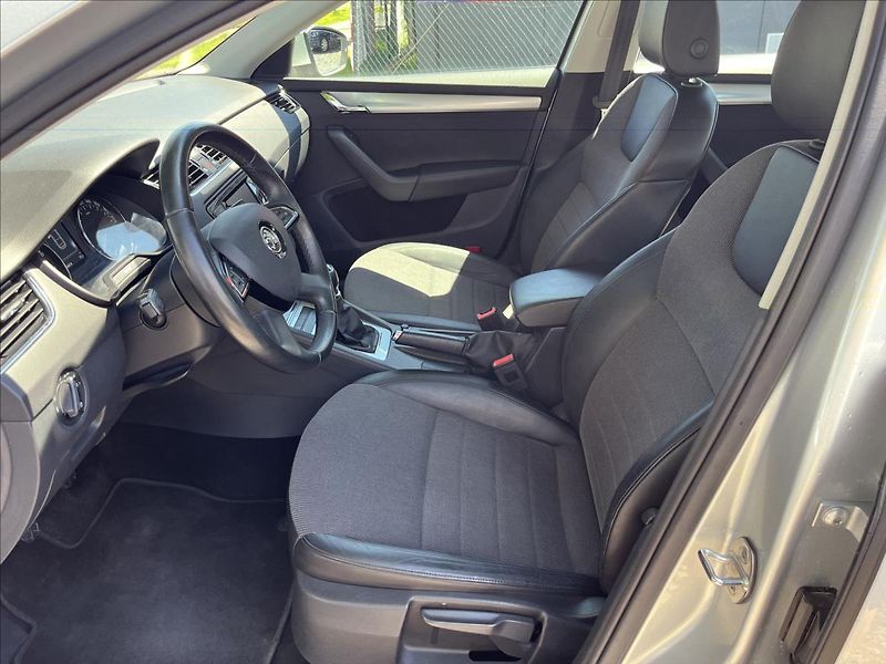 Škoda Octavia 1,4 TSi 103 kw Elegance  Xenon - fotka 11 z 46