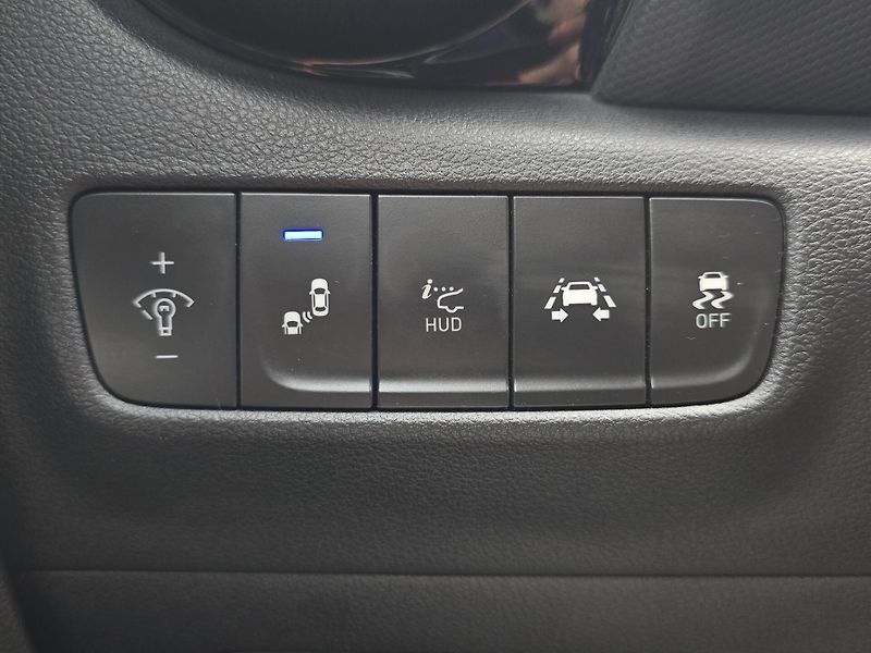 Hyundai Kona (2018) Style Premium 1.6T-GDi A/T 4x4 - fotka 16 z 30