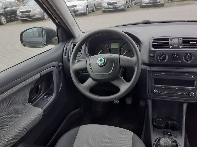 Škoda Fabia (2011) KOMBI 1.4 16V - fotka 8 z 28