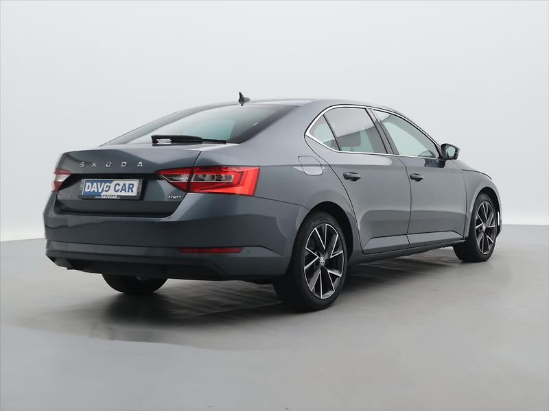 Škoda Superb 2,0 TDI DSG 4x4 CZ Style DPH - fotka 7 z 37