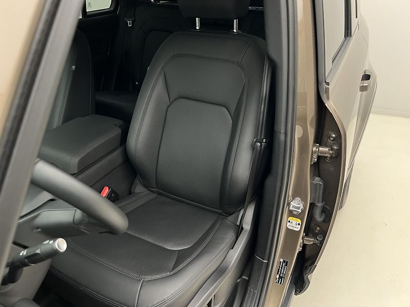 Land Rover Defender D250 SE X-DYNAMIC CZ 1. maj. - fotka 16 z 44
