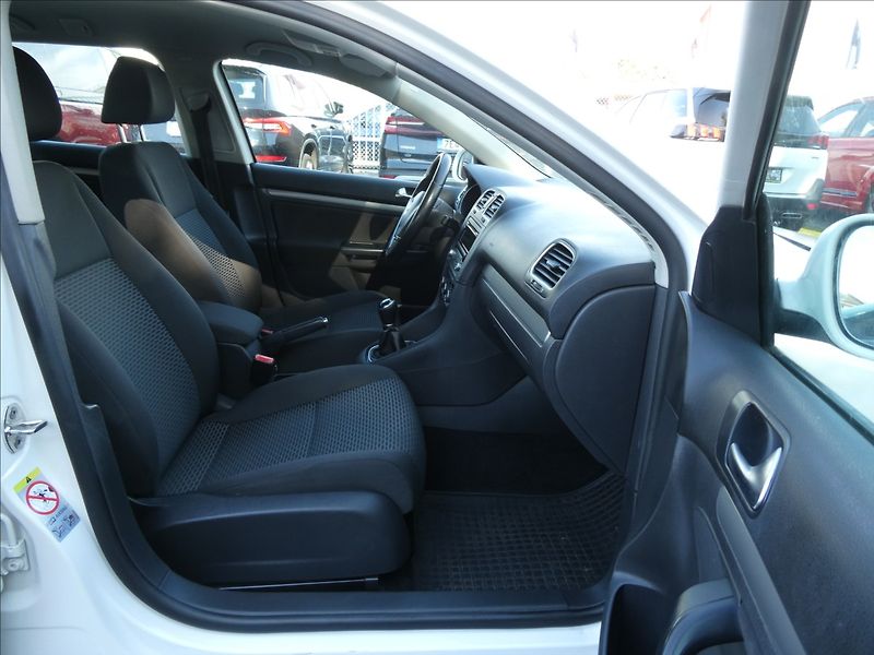 Volkswagen Golf 1,2 TSi 77kW serviska, klima - fotka 21 z 42
