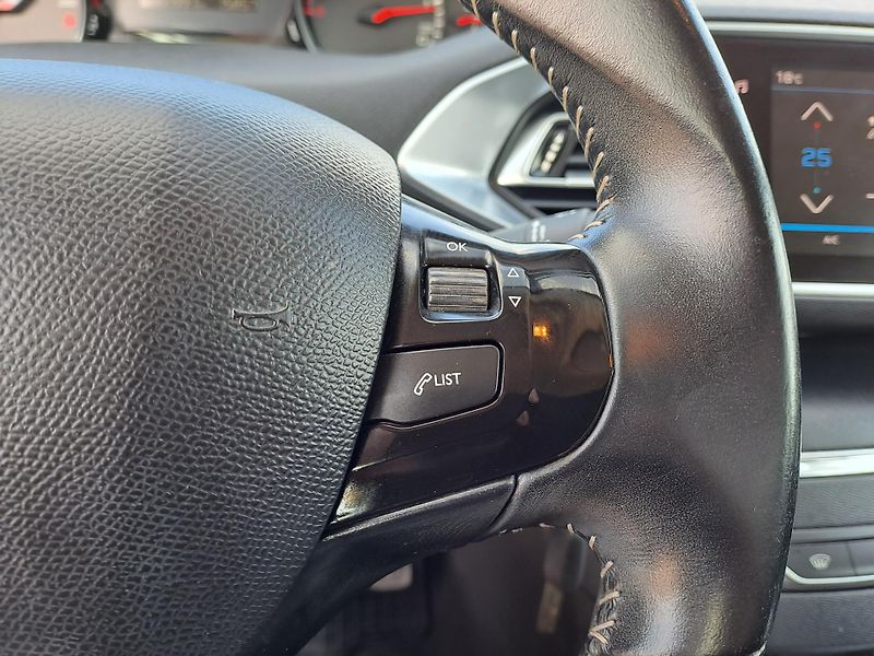 Peugeot 308 (2018) 1.6 HDi SERVISKA PĚKNÝ STAV - fotka 18 z 31