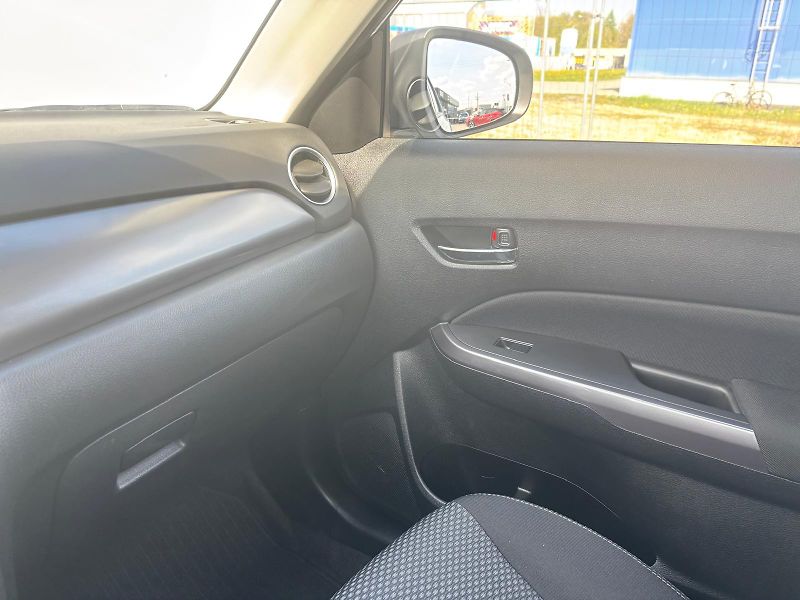 Suzuki Vitara 1,4 BoosterJet Premium Hybrid - fotka 23 z 29