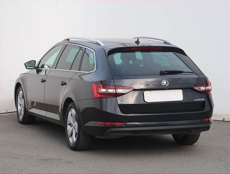 Škoda Superb (2018) Ambition 1.5 TSI, Automat - fotka 4 z 23