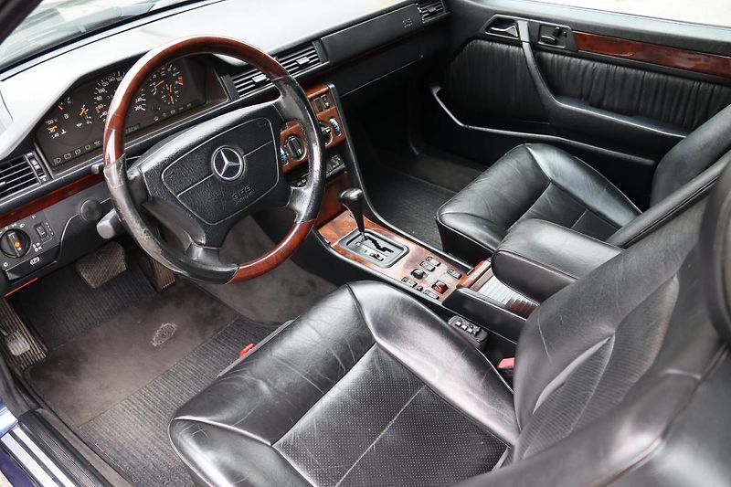 Mercedes-Benz 124 E320 CABRIO 162kW - fotka 19 z 50